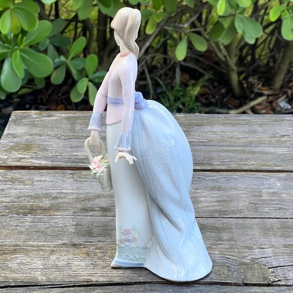 RETIRED LLADRO 7622 BASKET OF LOVE GIRL & FLOWERS FIGURINE with Original BOX - Picture 8 of 13